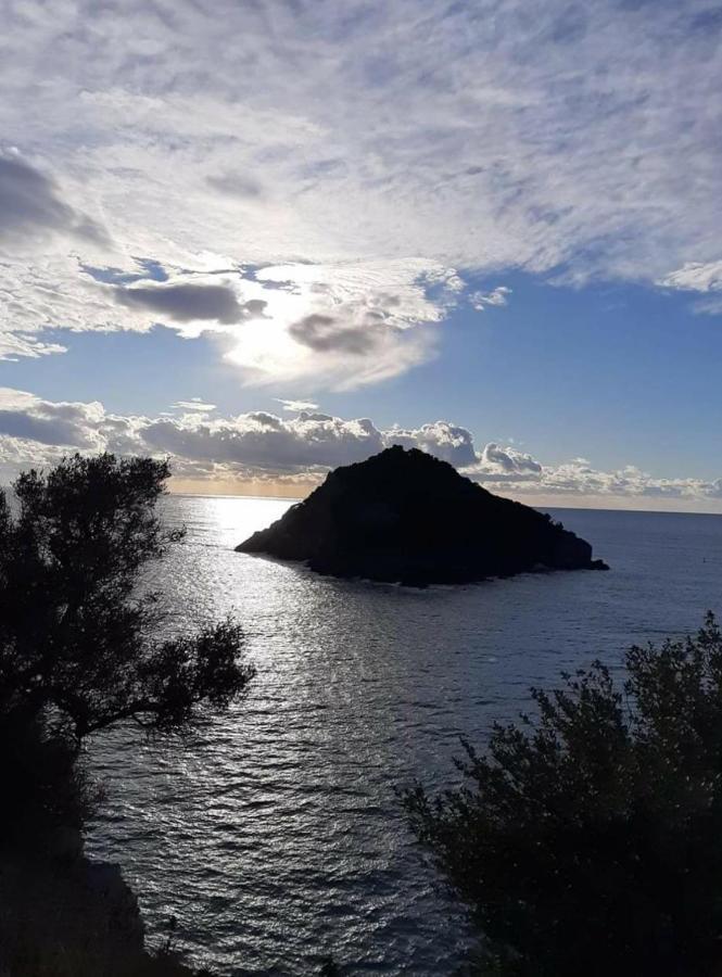 Casa Baia Azzurra Appartement Bergeggi Buitenkant foto